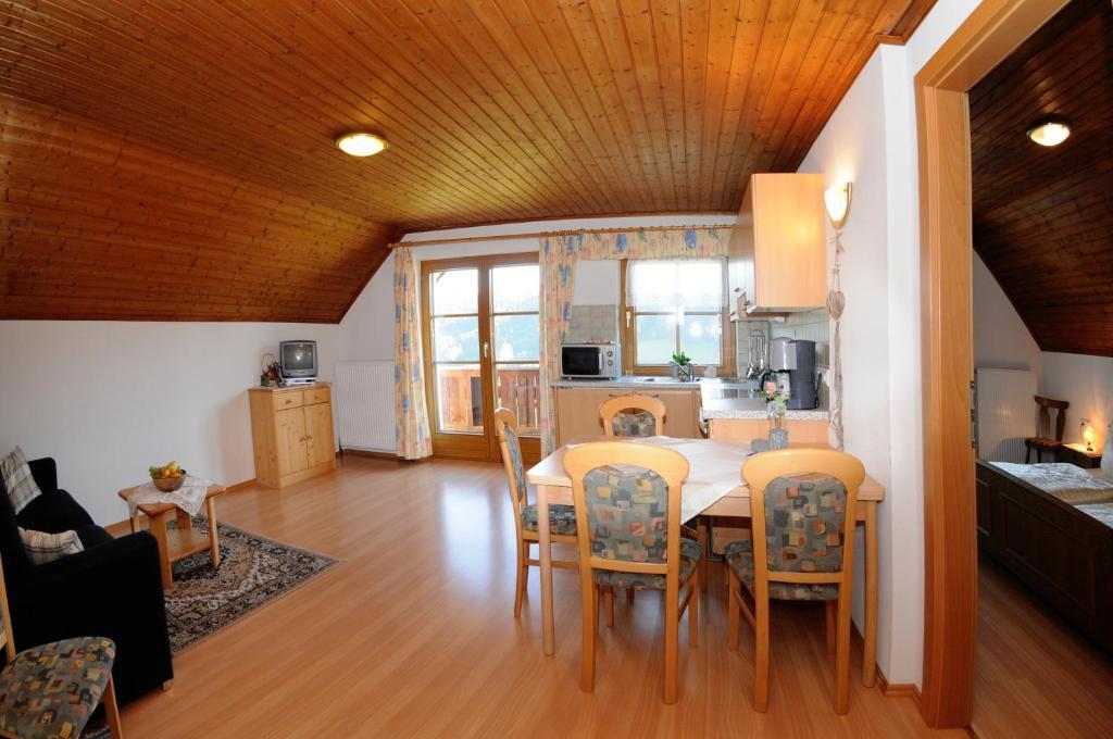 Haus Lukasser Grobming Pokoj fotografie